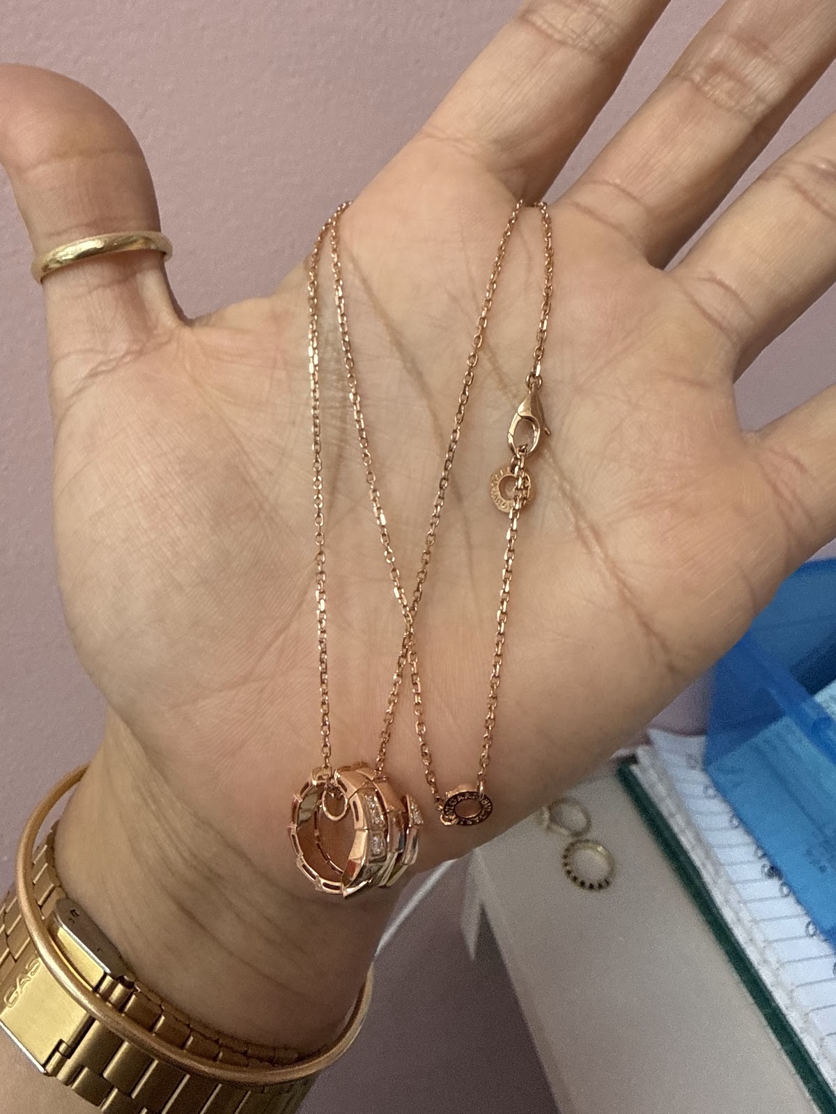18k gold necklace displayed on a dark bust
