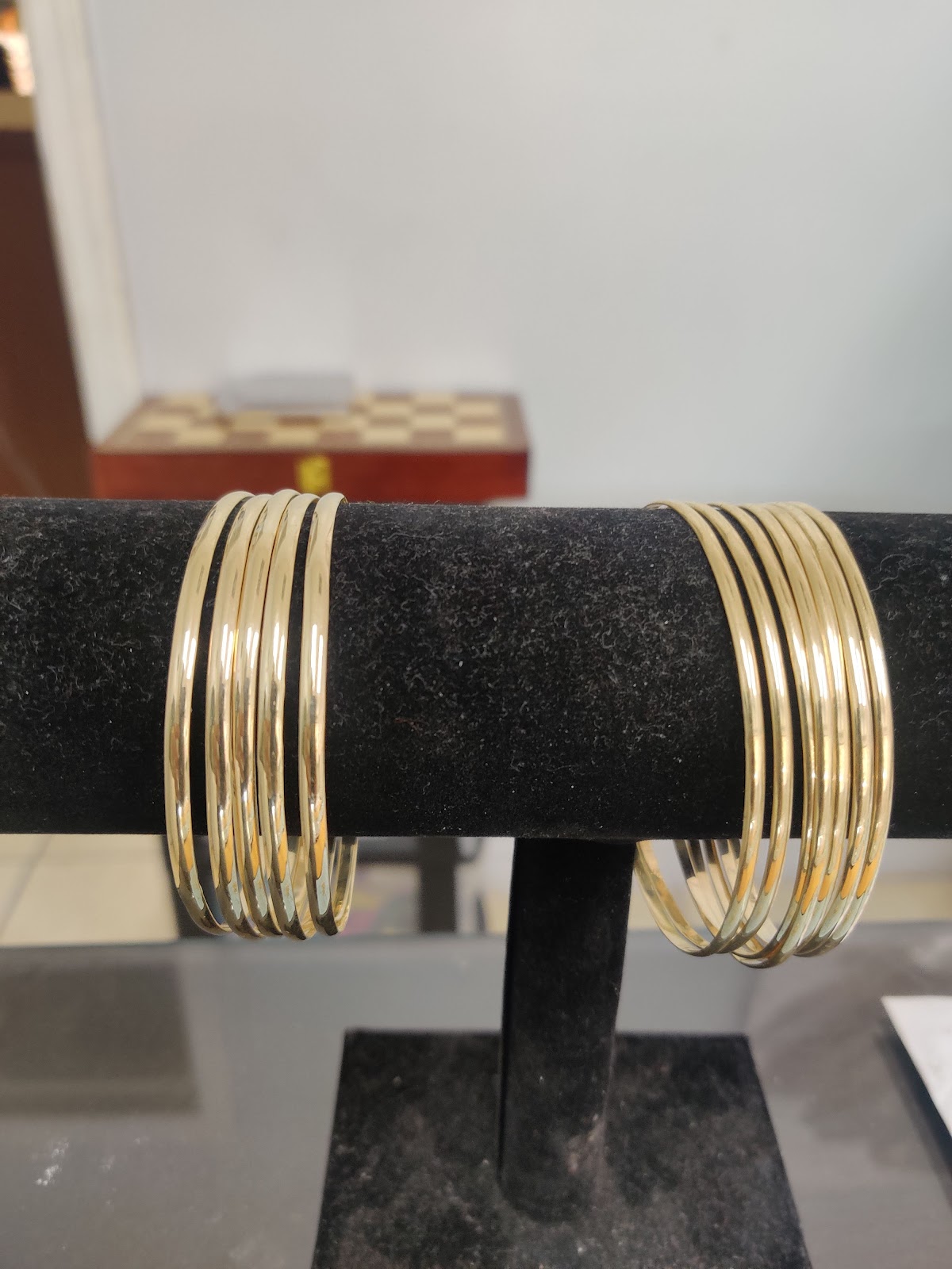 18k gold necklace displayed on a dark bust